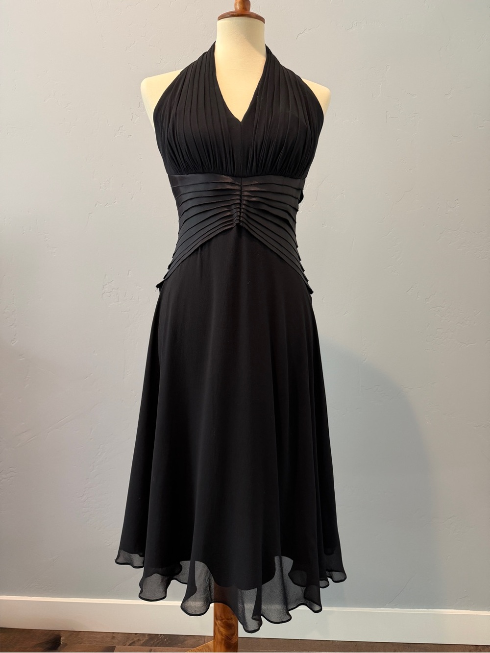Vintage Tadashi Collection 100% Silk Halter Cocktail Dress Black Pleated Chiffon